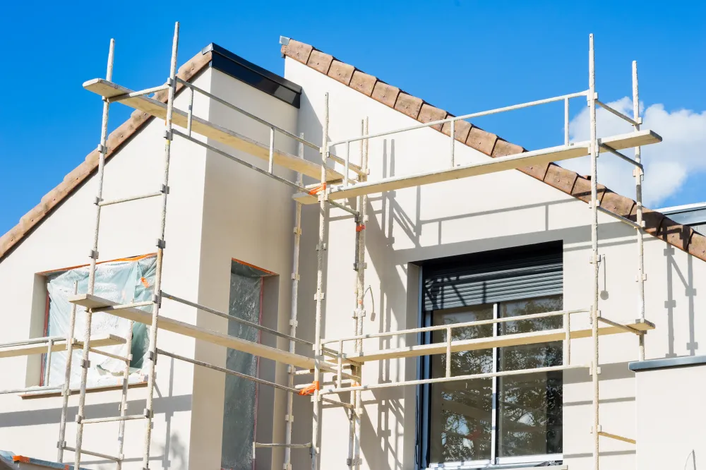 Travaux de ravalement de façade en cours à Ergué-Gabéric - Daniel Poupon